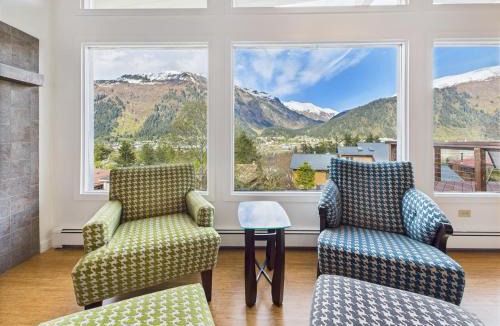 West Juneau House | Admirals View Panoramic Views, Family Friendly