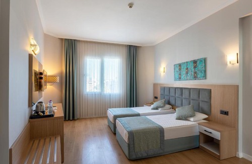 Eski Lara Hotel | Adonis Hotel