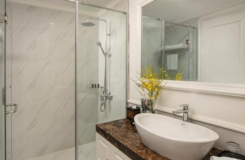 Hai Ba Trung Hotel | Adonis Hotel