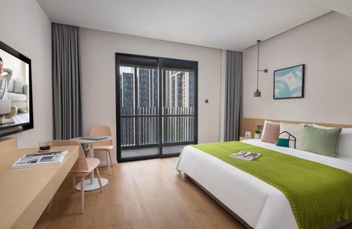 Longhua District Hotel | Adoor Suites Shenzhen