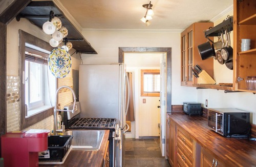 Custer House | Adorable 1 bed house with AC in charming small-town Custer