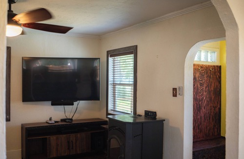 Custer House | Adorable 1 bed house with AC in charming small-town Custer