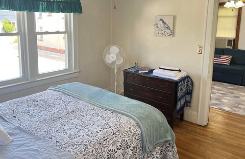 Point Pleasant Apartment | Adorable 1 bedroom guest house with deck. 5 minutes to the Mothman Museum.