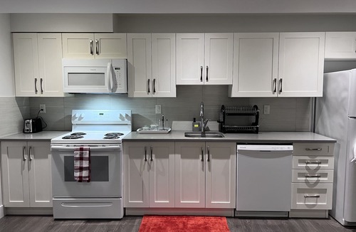Yorkson House | Adorable 2 Bedroom Suite in Willoughby, Langley