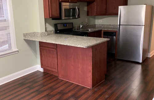Tri-Taylor Apartment | Adorable 2-bed with air hockey table