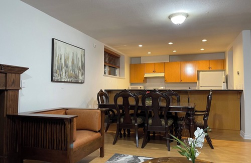 Hollyburn House | Adorable,2 bedrooms in West Vancouver