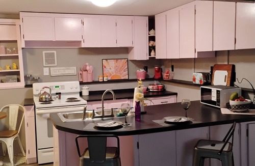 Nevada - Lidgerwood Apartment | Adorable 2 bedroom apartment, with secure off street parking and onsite laundry.