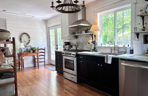 Farmersville House | Adorable 2-bedroom Home off Chaparral Trail in Historic Farmersville