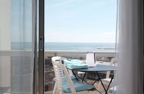 Arcachon Apartment | Adorable 2-person studio overlooking the basin and pool