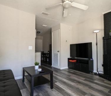 Southside House | Adorable 2bed1bath Unit Sleeps 4 Close To Town Center Downtown Beach Mayo Clinic