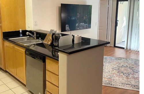 Downtown Los Angeles Apartment | Adorable and Bright 2BD 2BR Unit