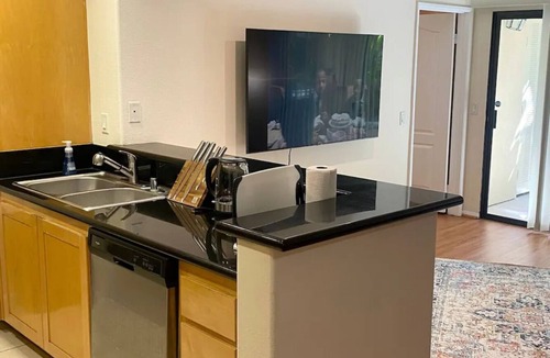 Downtown Los Angeles Apartment | Adorable and Bright 2BD 2BR Unit