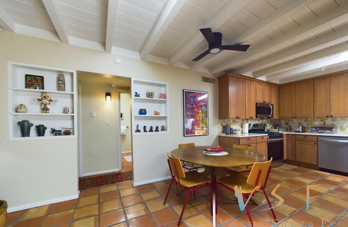 South Capitol House | Adorable and Charming Casita near Railyard
