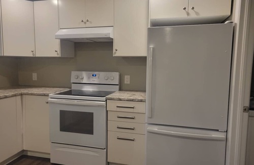 Port Weller West Condo | Adorable bachelor guest suite close to lake!