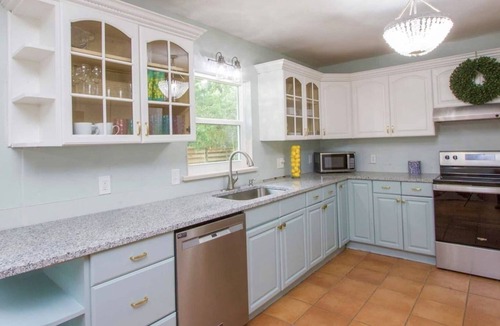 Vilano Beach Cottage | Adorable Beach Haus, walk to the beach and intercoastal.