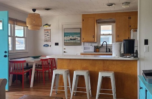 Colington Cottage | Adorable Beach Box, Very short walk to the beach Access!