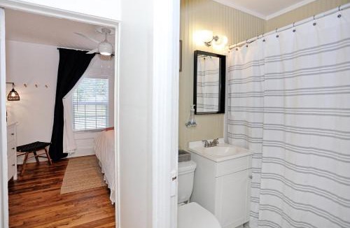 Thunderbolt House | Adorable Bungalow Near City Marina & Tybee Beach