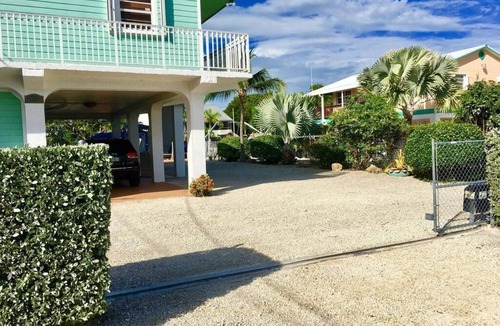 Sunshine Estates House | Adorable canal front Pool Home in Plantation Key