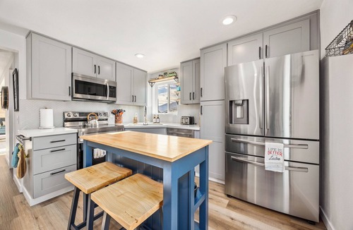 Manson House | Adorable Cloud 9 Manson Bungalow w/Lake Chelan & Mtn Views ½ mile to downtown!