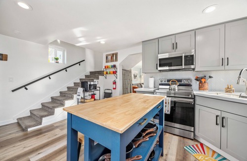 Manson House | Adorable Cloud 9 Manson Bungalow w/Lake Chelan & Mtn Views ½ mile to downtown!