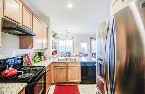 Lyons Gate House | Adorable Gilbert 3 Bedroom Hide Away with Office & WiFi!