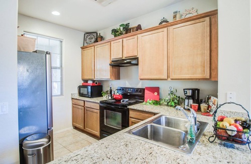 Lyons Gate House | Adorable Gilbert 3 Bedroom Hide Away with Office & WiFi!