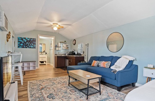 Lake Alfred Apartment | Adorable guest suite with private pool and entrance.