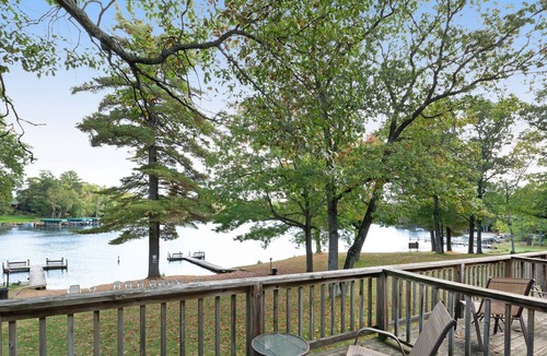 Eagle River Apartment | Adorable, motel-style rental w/ shared dock & sports courts - dogs welcome!