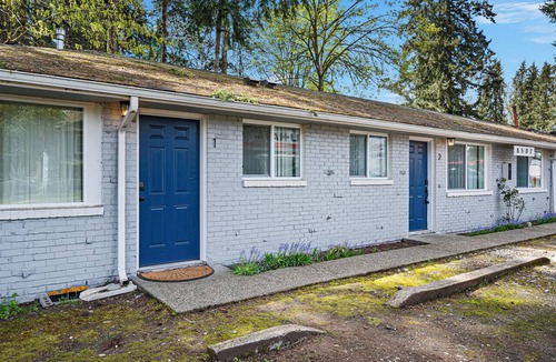 Tillicum Condo | Adorable Retreat-Minutes to JBLM and Hospitals, Sleeps 4 & Pet Friendly