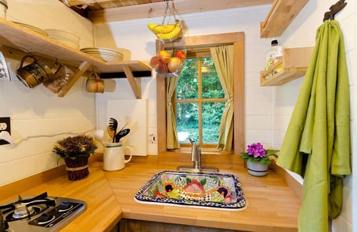 Lacey Cabin | Adorable Rural Tiny House Rental on the Puget Sound in Olympia, Washington
