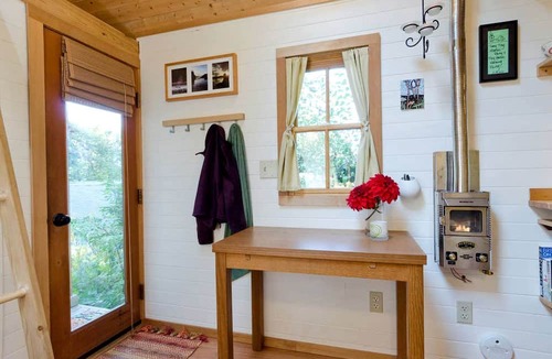 Lacey Cabin | Adorable Rural Tiny House Rental on the Puget Sound in Olympia, Washington