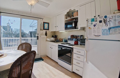 Stone Harbor Condo | Adorable Second Story condo near the Beach and Heart of Stone Harbor!
