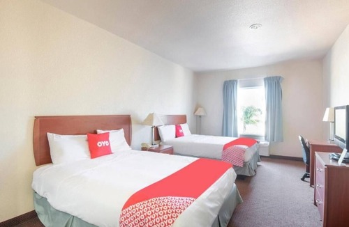 Clute Hotel | Adorable Space for Relaxation Near Local Restaurants