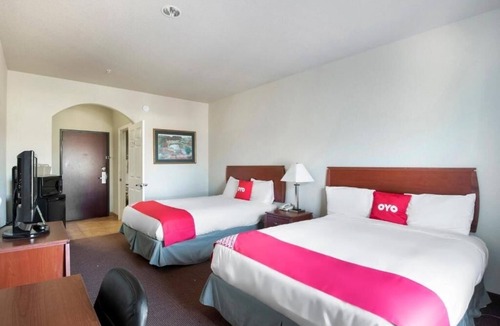 Clute Hotel | Adorable Space for Relaxation Near Local Restaurants
