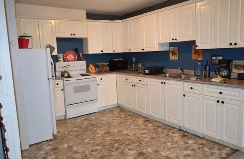 West Newton - Highway 10 House | Adorable spacious 1 bdrm suite