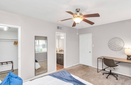 Greenway Plaza-Upper Kirby Apartment | Adorable spacious 2 bedroom 2 bathrooms + Pool