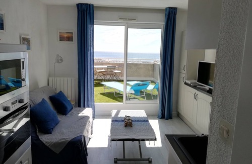 Sausset-les-Pins Apartment | Adorable studio . between sky and sea .