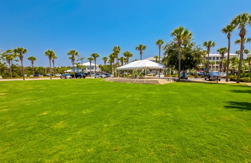 Gulf Place Apartment | Adorable studio for two just steps from the beach - shared pool & tennis courts