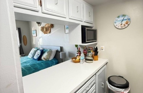 Sunset Beach Condo | Adorable studio condo on Treasure Island FL