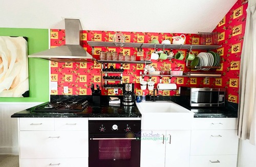 Suttons Bay House | Adorable studio cottage in Suttons Bay. Air conditioning. Dog friendly.