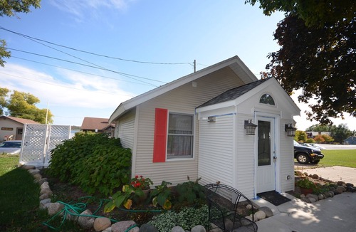 Suttons Bay House | Adorable studio cottage in Suttons Bay. Air conditioning. Dog friendly.