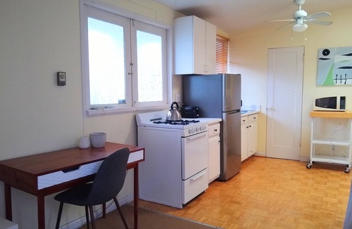 Beach Barber Tract Cottage | Adorable studio cottage just 4 blocks to Windansea beach with private yard