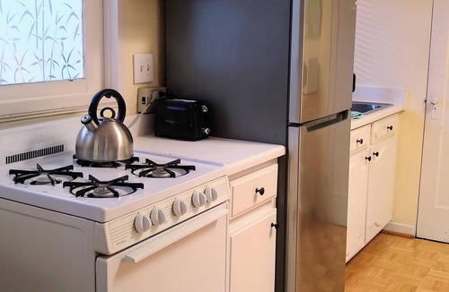 Beach Barber Tract Cottage | Adorable studio cottage just 4 blocks to Windansea beach with private yard