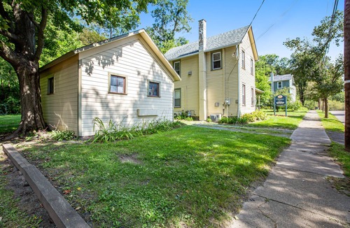 Hammondsport Apartment | Adorable Studio Near Town & Lake W/ Free WiFi, Grassy Lawn Area, & Cozy Vibes!