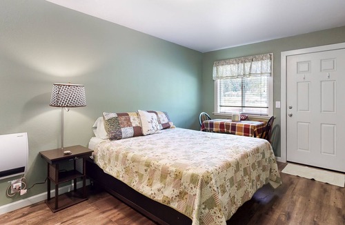 Orick Apartment | Adorable Studio Suite Near State Parks w/ Free WiFi, Microwave, and Minifridge!