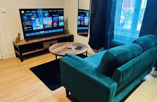 Noisy-le-Sec Apartment | Adorable Studio with WiFi in vibrant Noisy-le-Sec