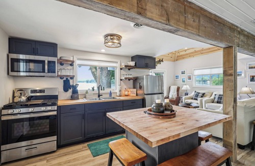 Lodi Cottage | Adorable Updated Cozy Cottage set on Lake Wisconsin's Sunset Bay