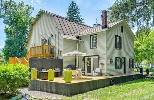 Hammondsport Apartment | Adorable Walkable Paradise w/Deck & Pool!