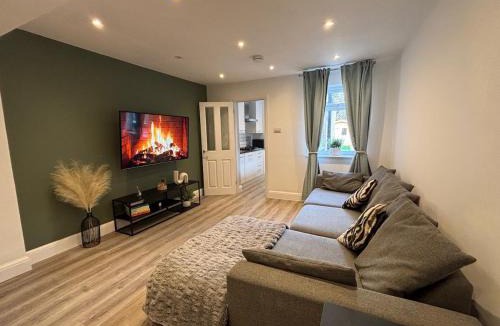 Abbots Langley House | Adrian Cottage