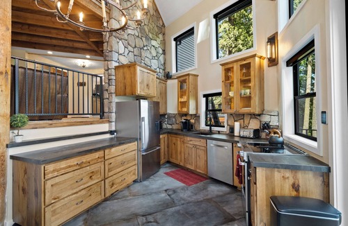 Colbert House | Adullam Nature Escape - 10 acres in Colbert WA